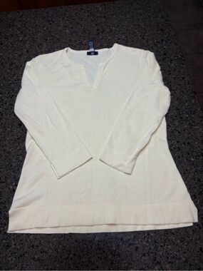 GAP butter yellow V-Neck Sweater